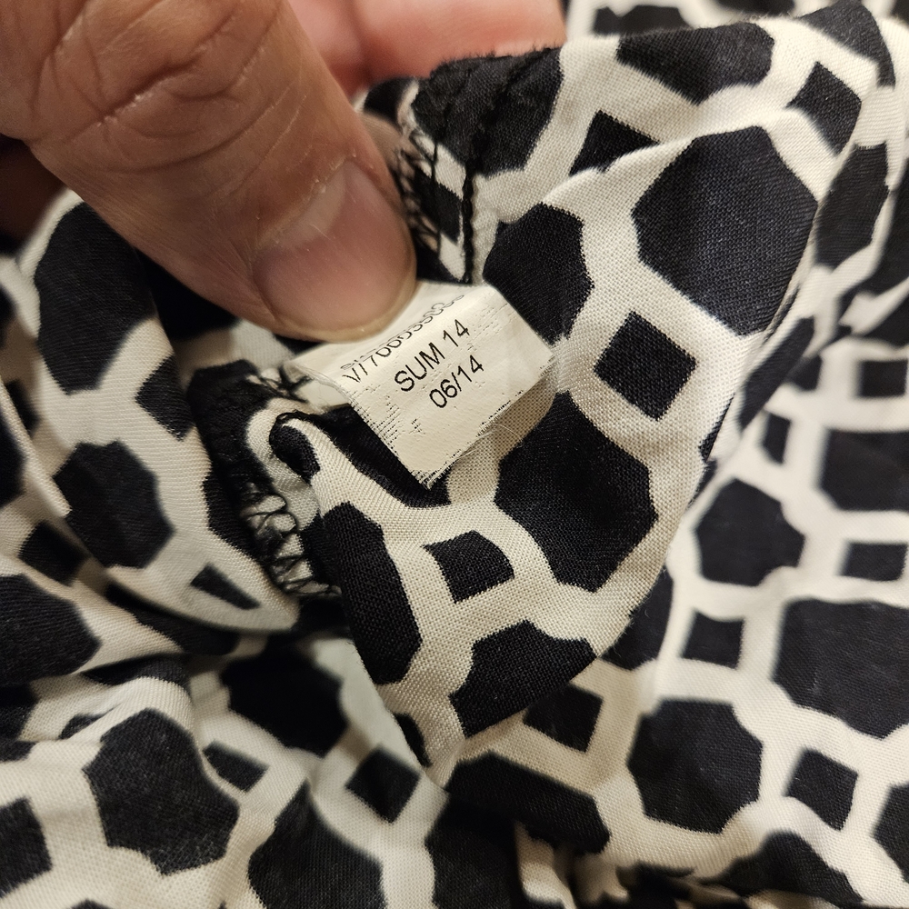 Banana Republic Black and White Patterned Blouse - Picture 6 of 6